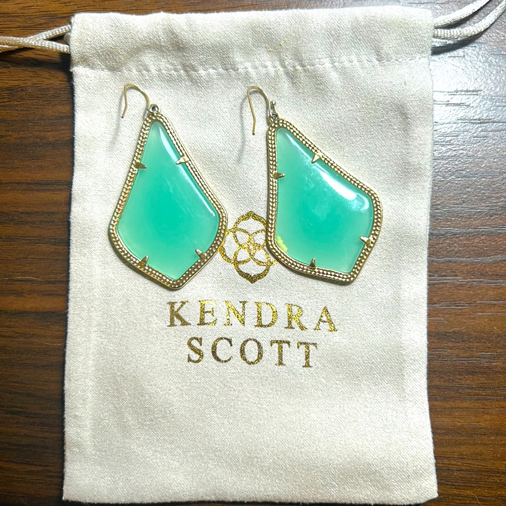 Kendra Scott earrings !